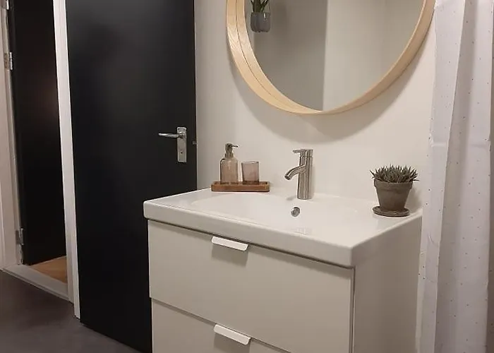 アパート Mini-lejlighed Med Kokken - Deler Bad Og Toilet Med Nabolejlighed 2 *